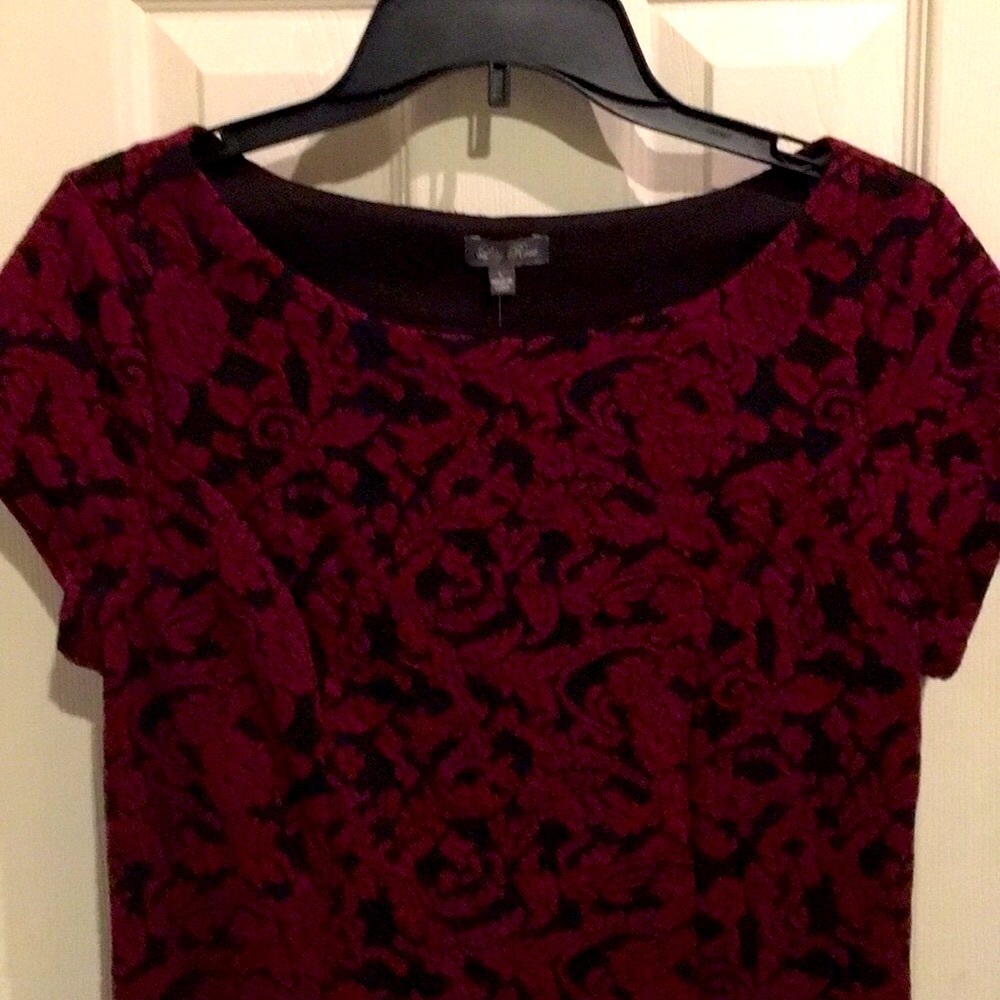 NWT Lily Rose Textured Dress Burgundy/Black Sz L